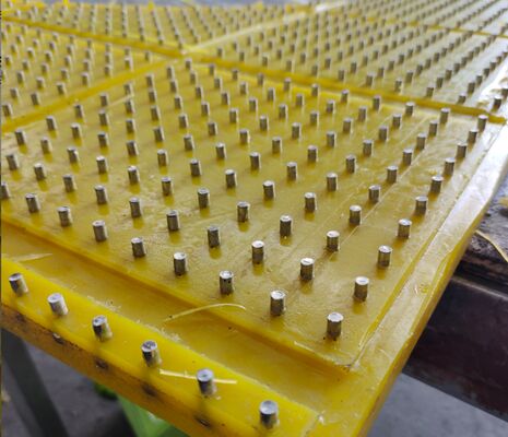 Sarı Döner Tabla PU Malzeme Kaymaz Mat Aşınmaya Dayanıklı Tasarım ISO 9001 Gereksinimlerini Karşılar Ağır Hizmet Kullanımı İçin İdeal