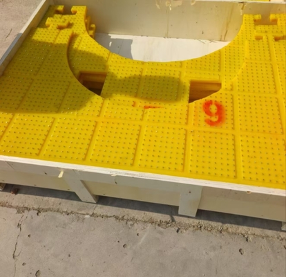 2200X1800 MM Döner Masa Kayma Karşıtı Mat Malzeme PU Çelik Çivilerle Sarı Renkli