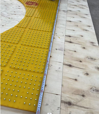 37 1/2 inç Anti Slip Mat Döner Masa Sarı Renk 2200MM*1800MM Petrol Alanı Buhranı için Mat