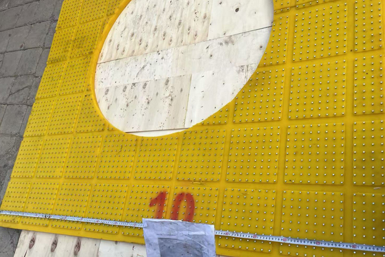 37 1/2 inç Anti Slip Mat Döner Masa Sarı Renk 2200MM*1800MM Petrol Alanı Buhranı için Mat